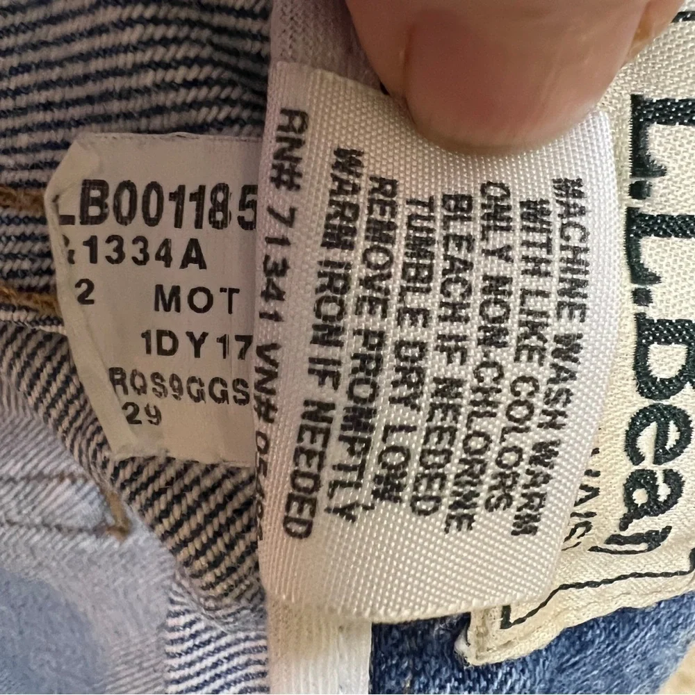 L.L.Bean Men’s comfort Waist Jeans. Straight Leg. Medium Wash. 38X29